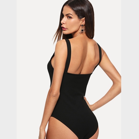 Plunging V Black Elegant Bodysuit with Straps - Picture 3 of 7